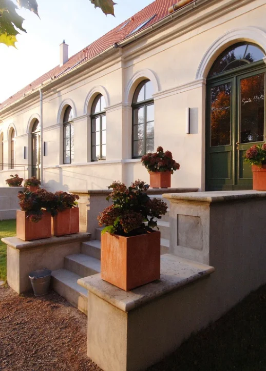 Einang zu einem KaliersHaus Hotel.