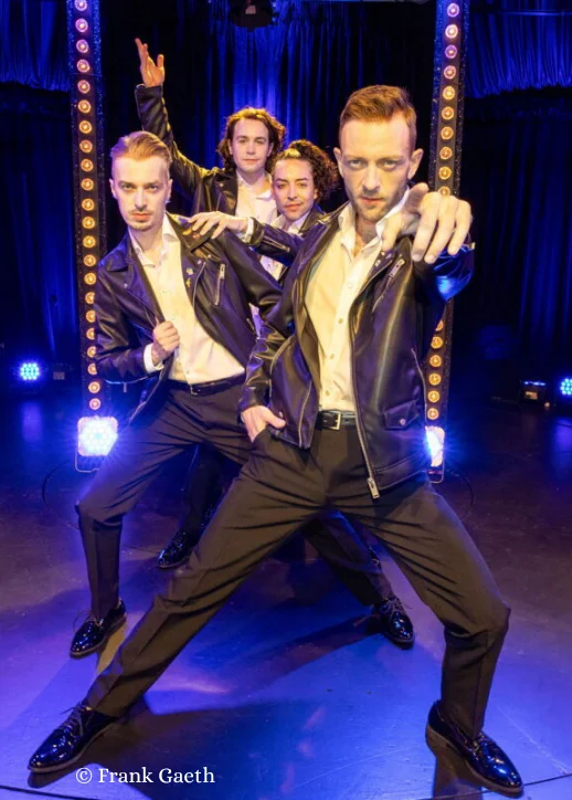 Die Darsteller der Frankie Valli Show: Oh What a Night! in der Bar jeder Vernunft