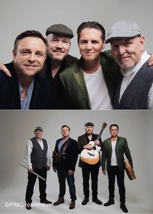 Vier Männer zeigen sich lächelnd in einer gemeinsamen Fotopose.