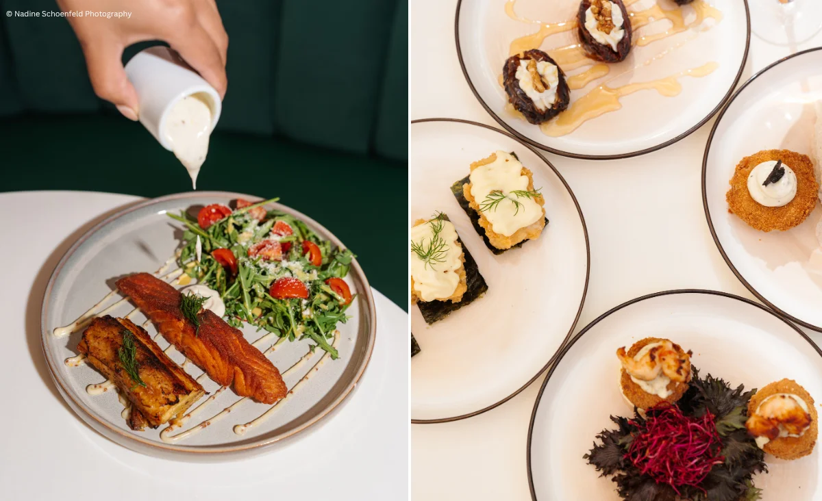 Links Hand gießt weiße Sauce über Teller mit Lachsfilet, Salat und Kartoffelgratin, rechts mehrere Teller mit verschiedenen kleinen, kunstvoll angerichteten Vorspeisen auf weißem Tisch.