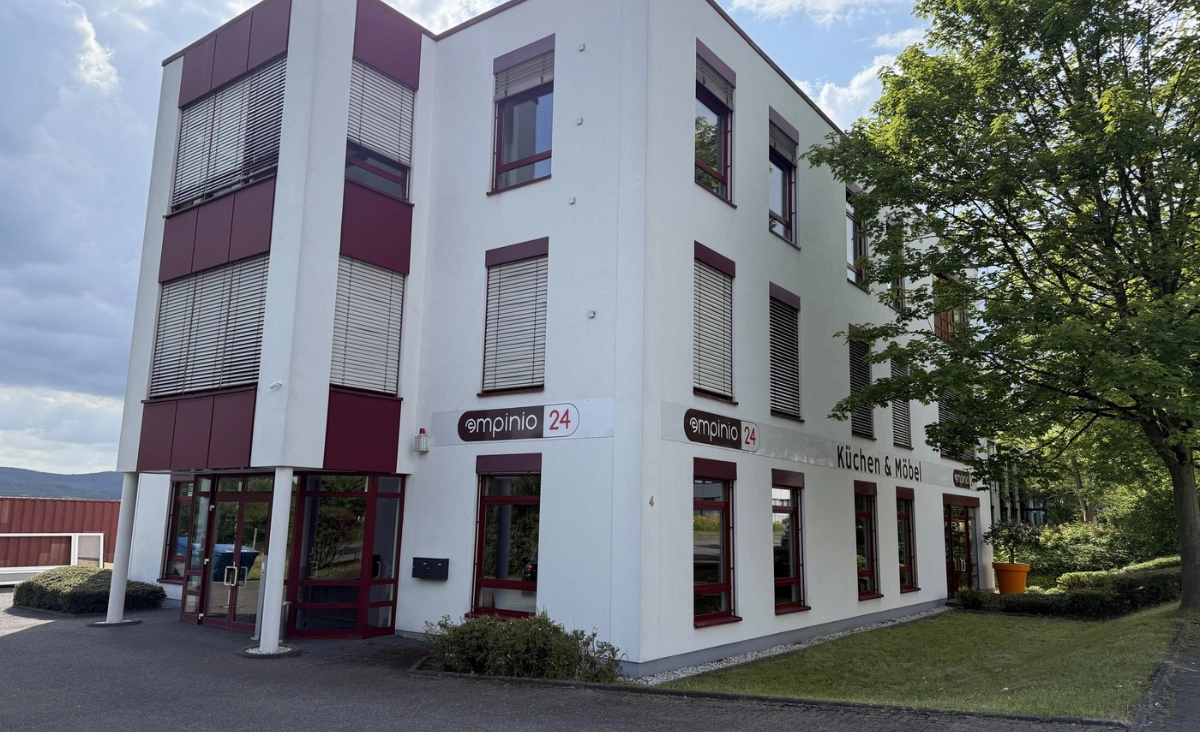 Küchenstudio Detmold Seitenansicht mit Eingang.